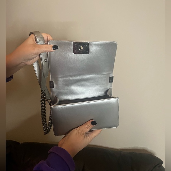 Chanel Metallic Silver Caviar Chevron Boy Bag - Picture 4 of 6